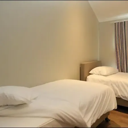 2 Au Bord Du De L'eau D'heure Villa *