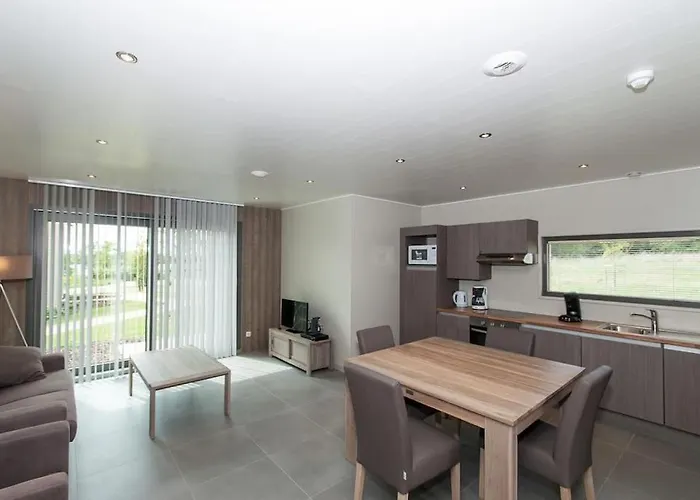 2 Au Bord Du De L'eau D'heure Froid-Chapelle